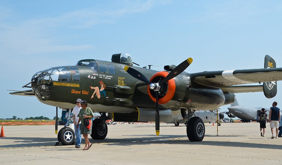 2 б 25. Норт Америкэн b-25 Митчелл. North American b-25 Mitchell кабина. Б-25 Митчелл демилитаризованный. B-25 Mitchell гидровариант.